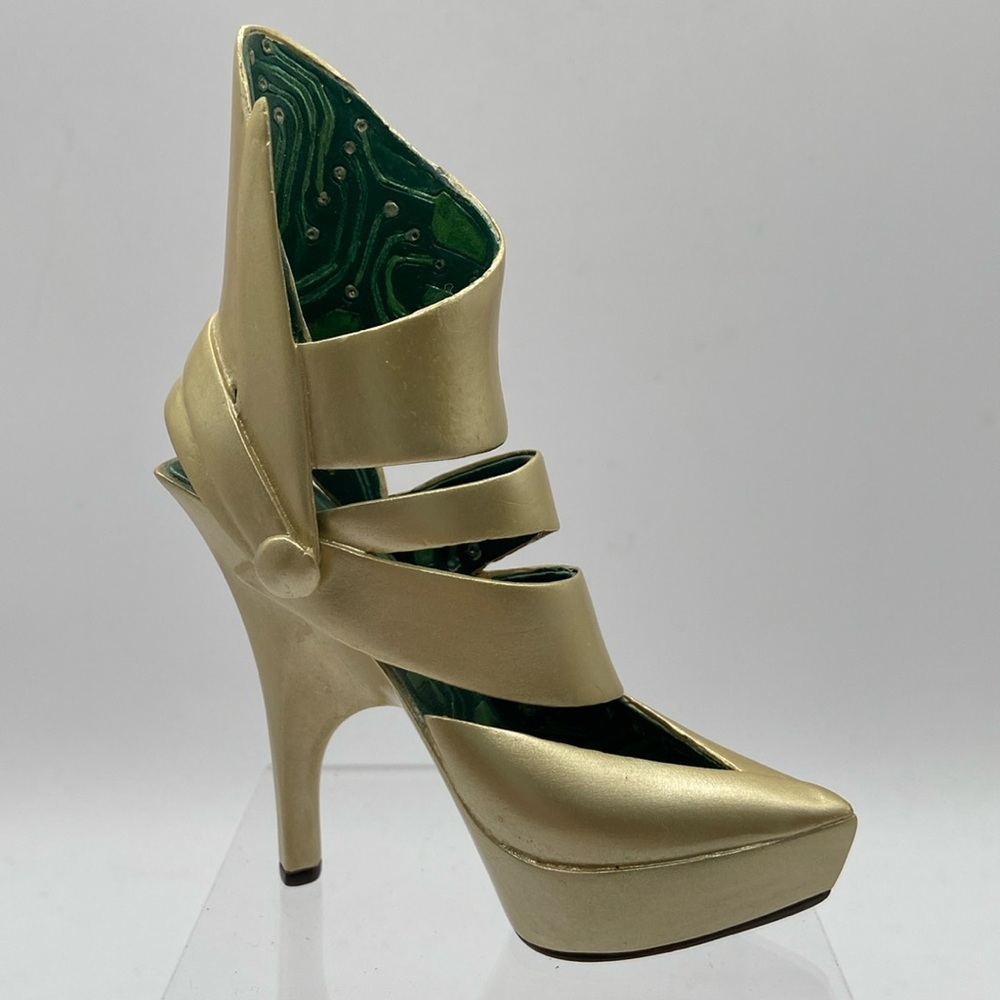 Just the Right Shoe By Raine Hard Drive 2003 NIB